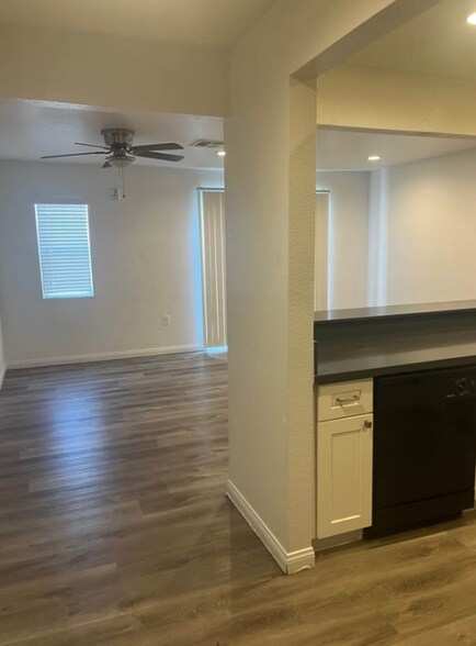 Building Photo - 1750 Karen Ave