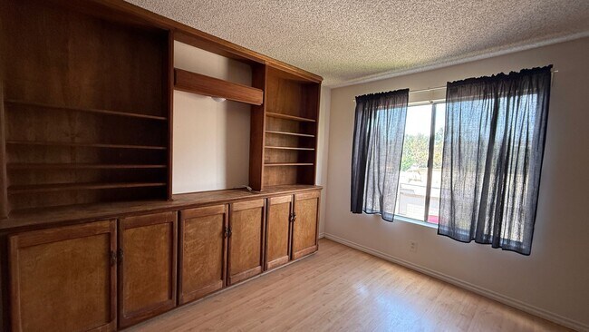 Building Photo - Spacious Townhouse For Rent at Montezuma T...