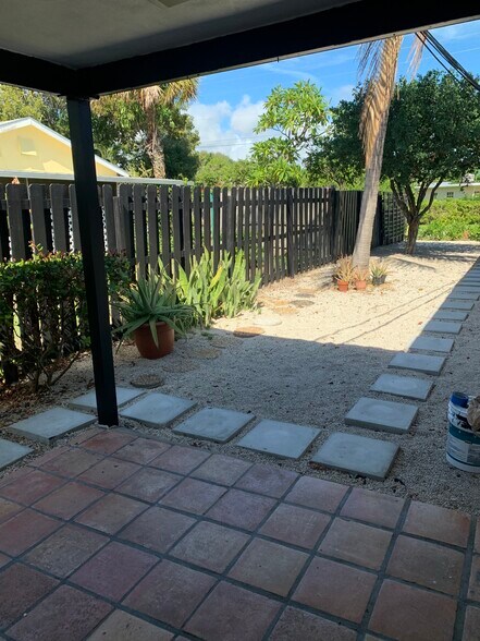 Building Photo - 171 S Broadway