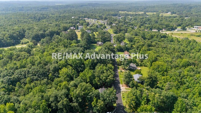 Building Photo - 1508 Noblin Dr