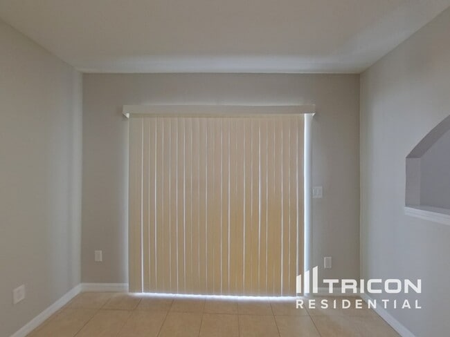 Building Photo - 2036 Portcastle Cir
