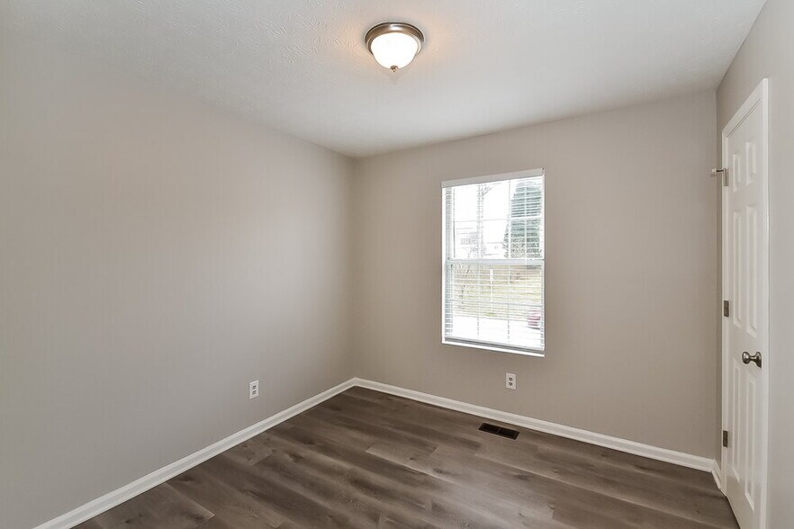 Building Photo - 2032 Lown Farm Ln