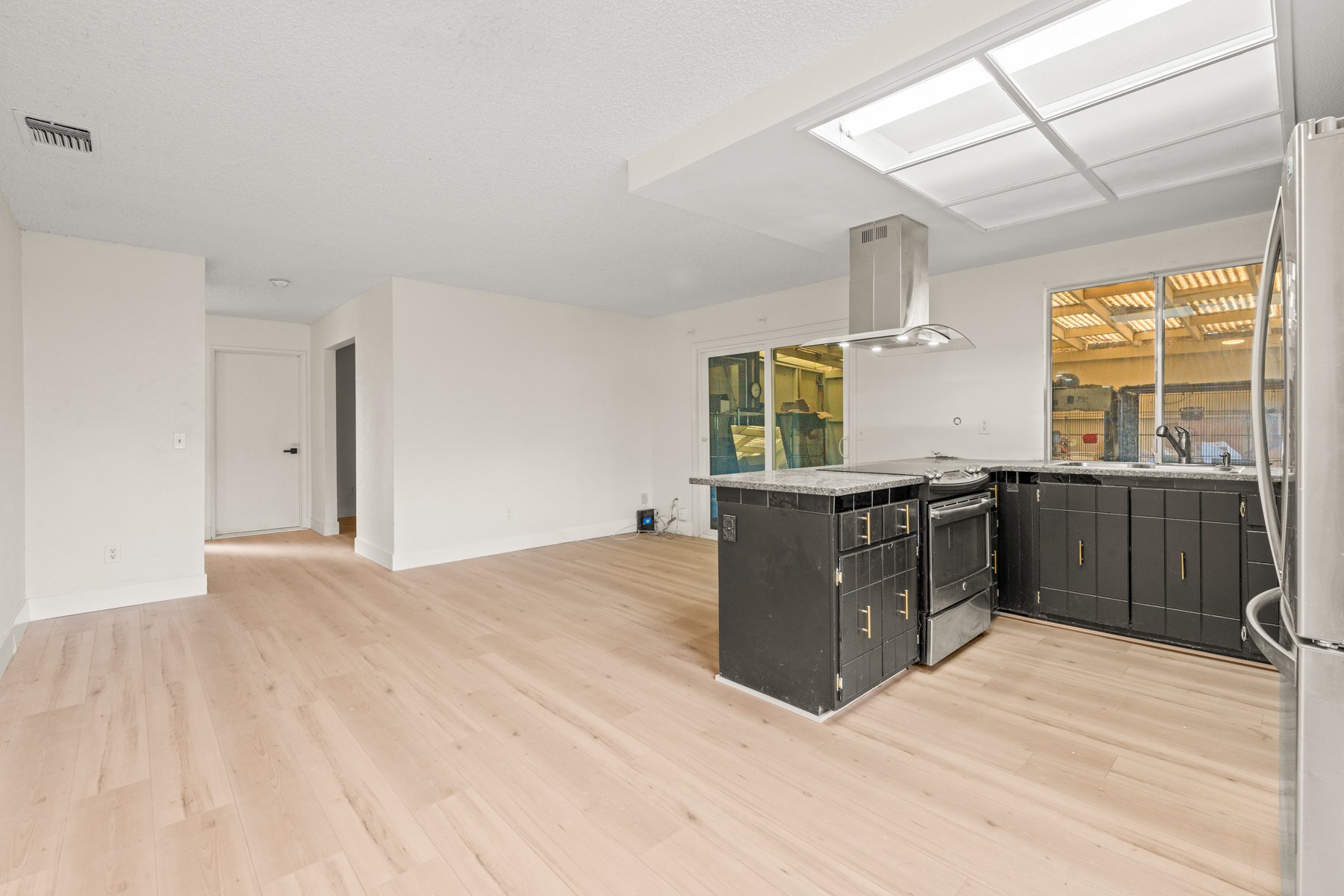 Building Photo - 8917 Fredric Ave