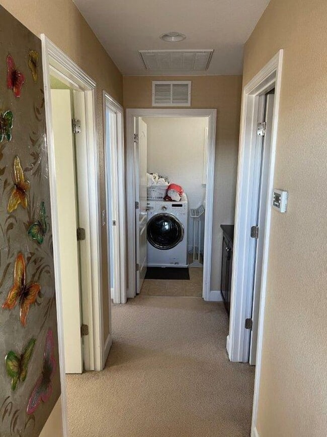 Building Photo - NEWER MODERN HOME BEHIND KAISER VACAVILLE *STAR RENTALS