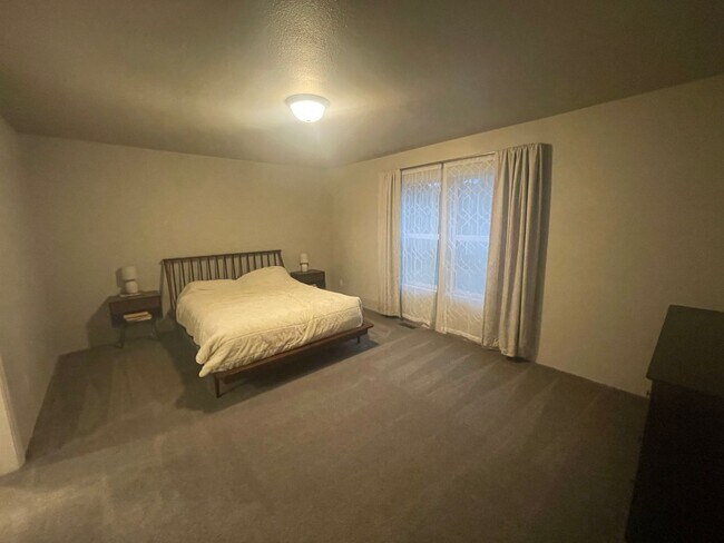 Building Photo - ***PENDING APPLICATION***Beautiful Home wi...