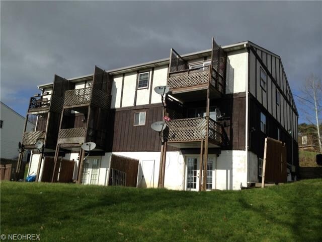 Building Photo - Nellie 556-562