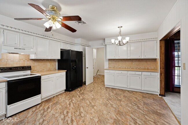 Building Photo - 203 Stratmore Dr