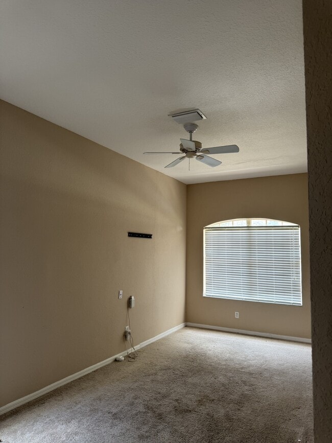 Building Photo - 468 Pinewood Dr