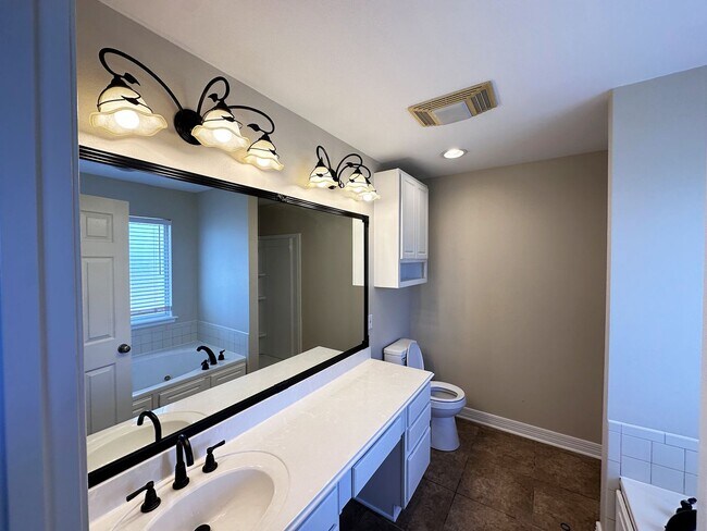 Building Photo - 505 Gaston Cir