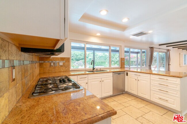 Building Photo - 4220 Towhee Dr