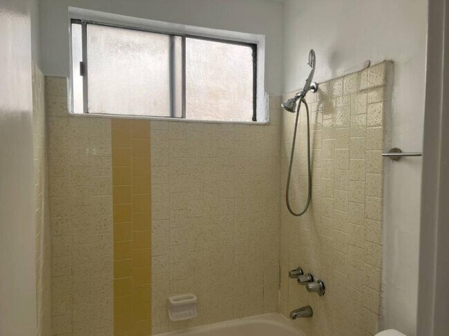 Building Photo - 1.0 bedroom in Los Angeles California 91343