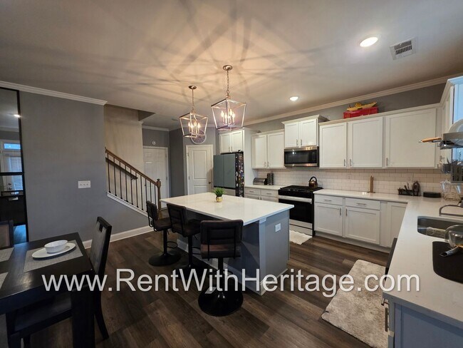 Building Photo - Amazing 5 Bedroom/ 3 Bath Home in Sweetwater, a Swim Tennis Community/ Attention to Detail / Grea...