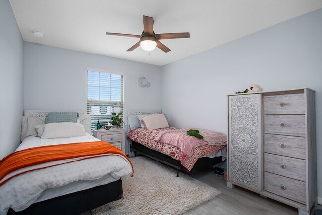 Building Photo - AWESOME 4 BDRM HOME IN GATED LEGACY PARK!