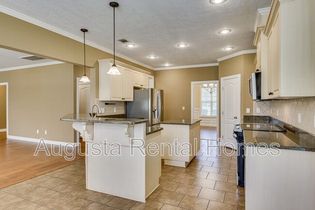 Building Photo - 180 Kenilworth Dr