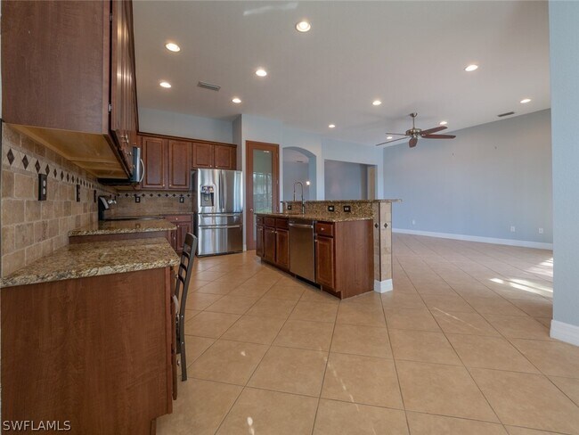 Building Photo - 10091 Mimosa Silk Dr