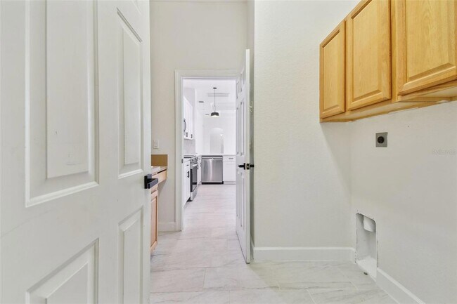 Building Photo - 13792 Long Lake Ln