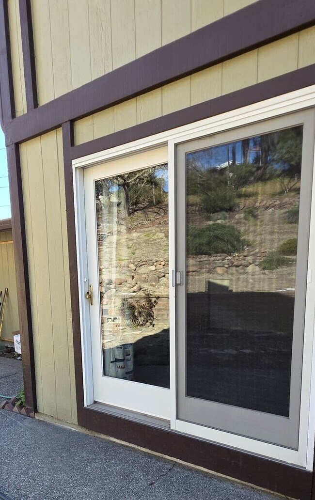 Building Photo - Fabulous Moraga 4bd+den/3ba Property with Stunning Views & Pool/Spa