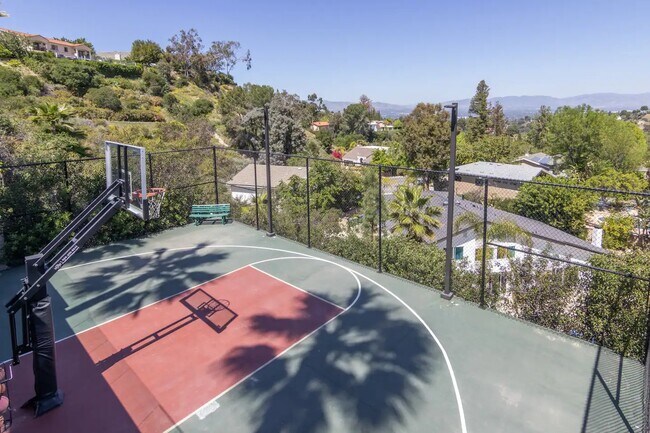 Building Photo - 3630 Gleneagles Dr