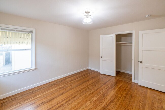 Building Photo - 600 S Idaho St