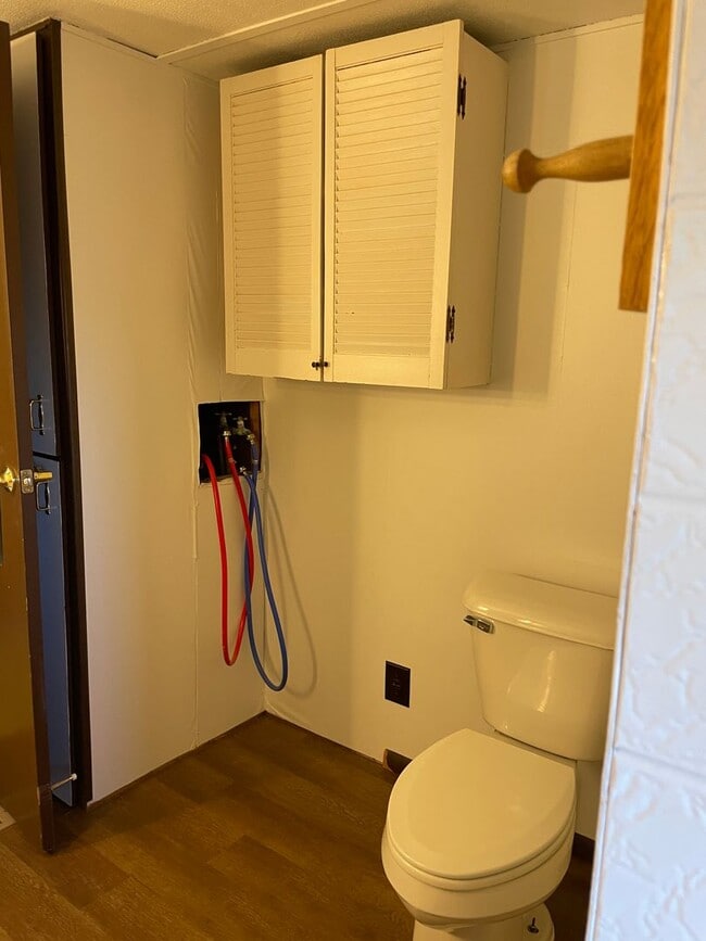 Building Photo - Comfortable 2+ Bedroom Mobile Home with Extra Storage and Enclosed Entries