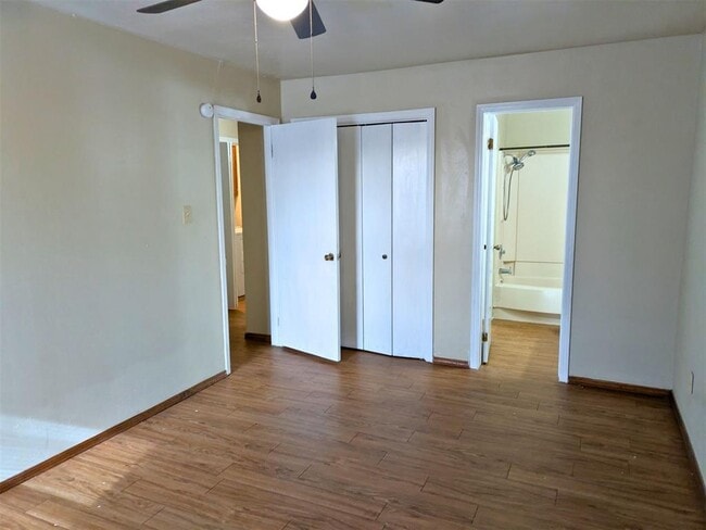 Building Photo - 910 NW Dearborn Ave