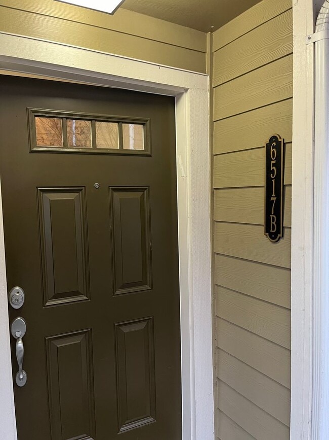 Building Photo - Ravenna Townhome