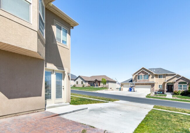 Building Photo - 1232 Regal View Dr