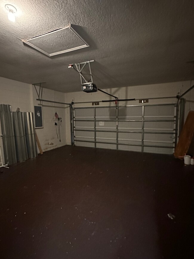 Building Photo - 627 Aeolian Dr