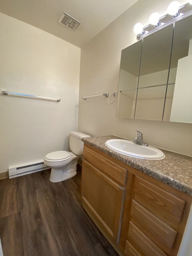 Building Photo - 1222 NE 4th St