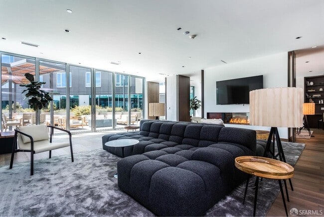 Building Photo - 1000 3rd St