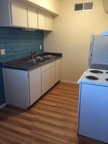 Building Photo - 923 N Swan Rd