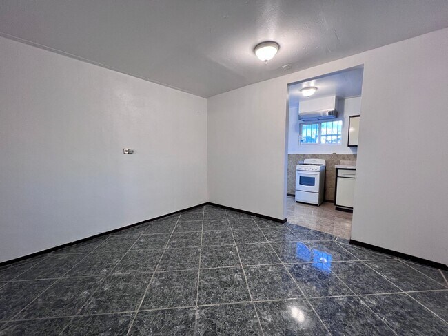 Building Photo - 3117 Cypress Ave