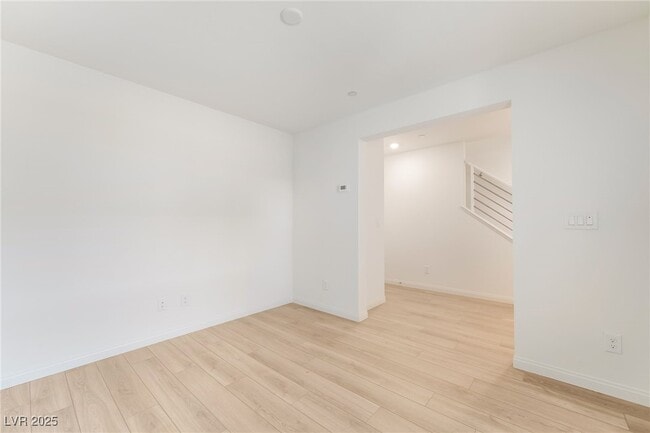 Building Photo - 9237 Soho Sky Ct
