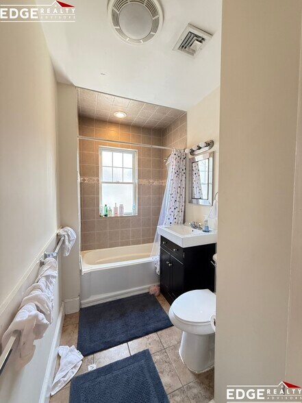 Building Photo - 37 Radnor Rd