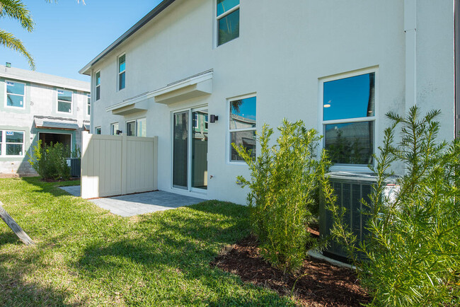 Building Photo - 3918 SE Mentmore Ln