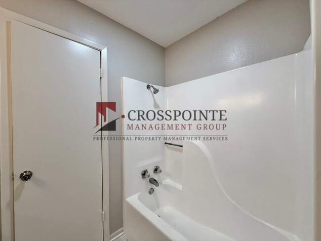 Building Photo - Tour Today! 3 Bedroom, 2 Bathroom Home!