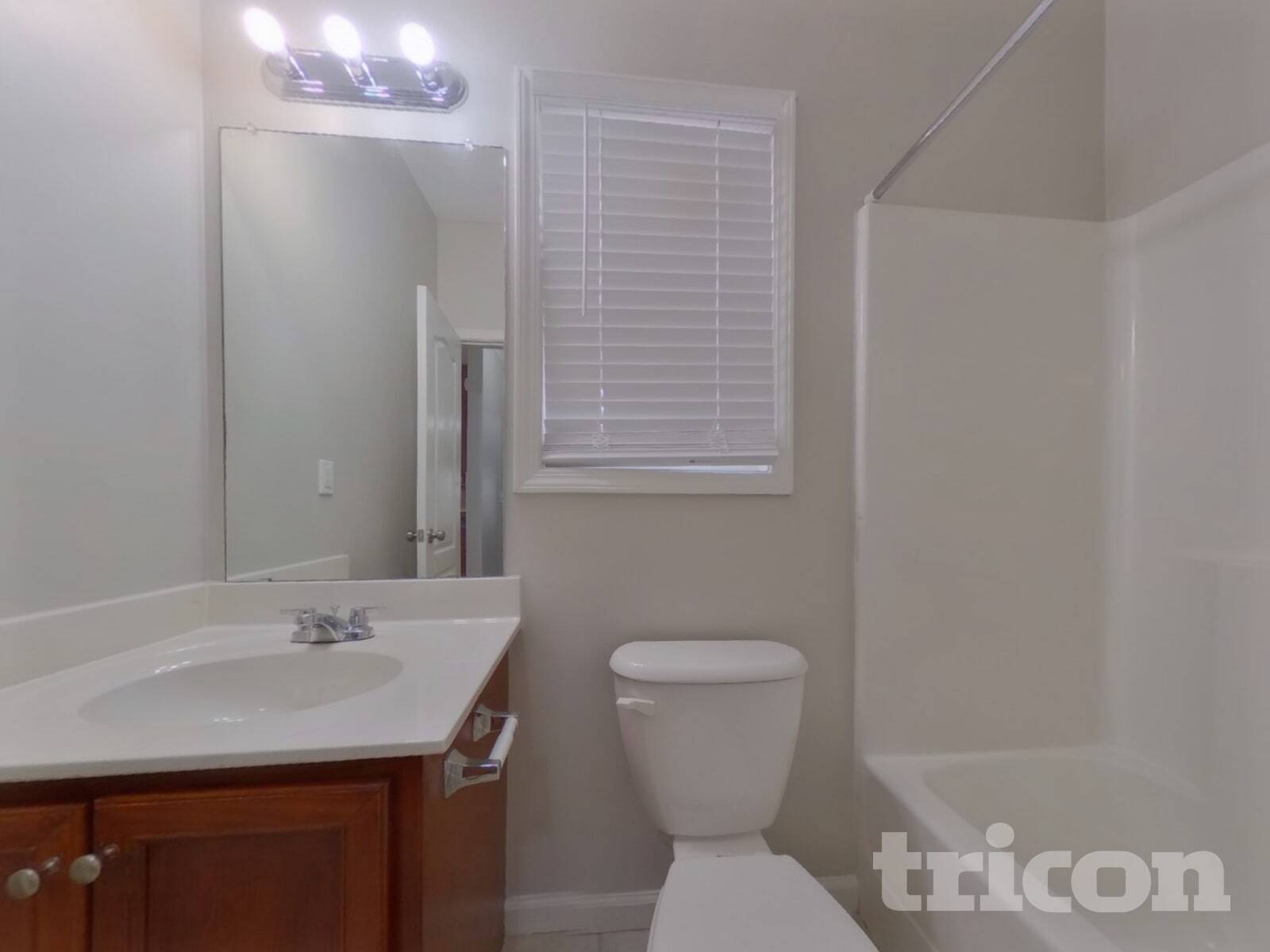 Building Photo - 1228 Saxony Dr SE