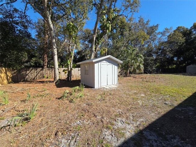 Building Photo - 2941 Shore Dr