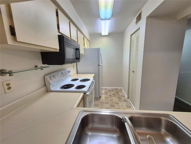 Building Photo - 3025 Bonaventure Cir