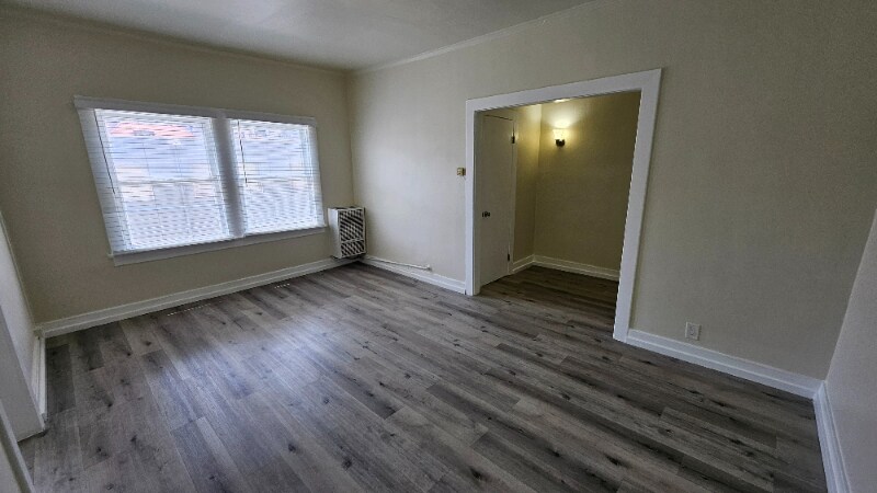 Building Photo - 815 S Lake St