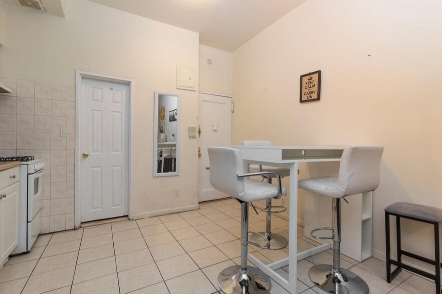 Building Photo - 1540-1552 1st Avenue-SI ID1032061P