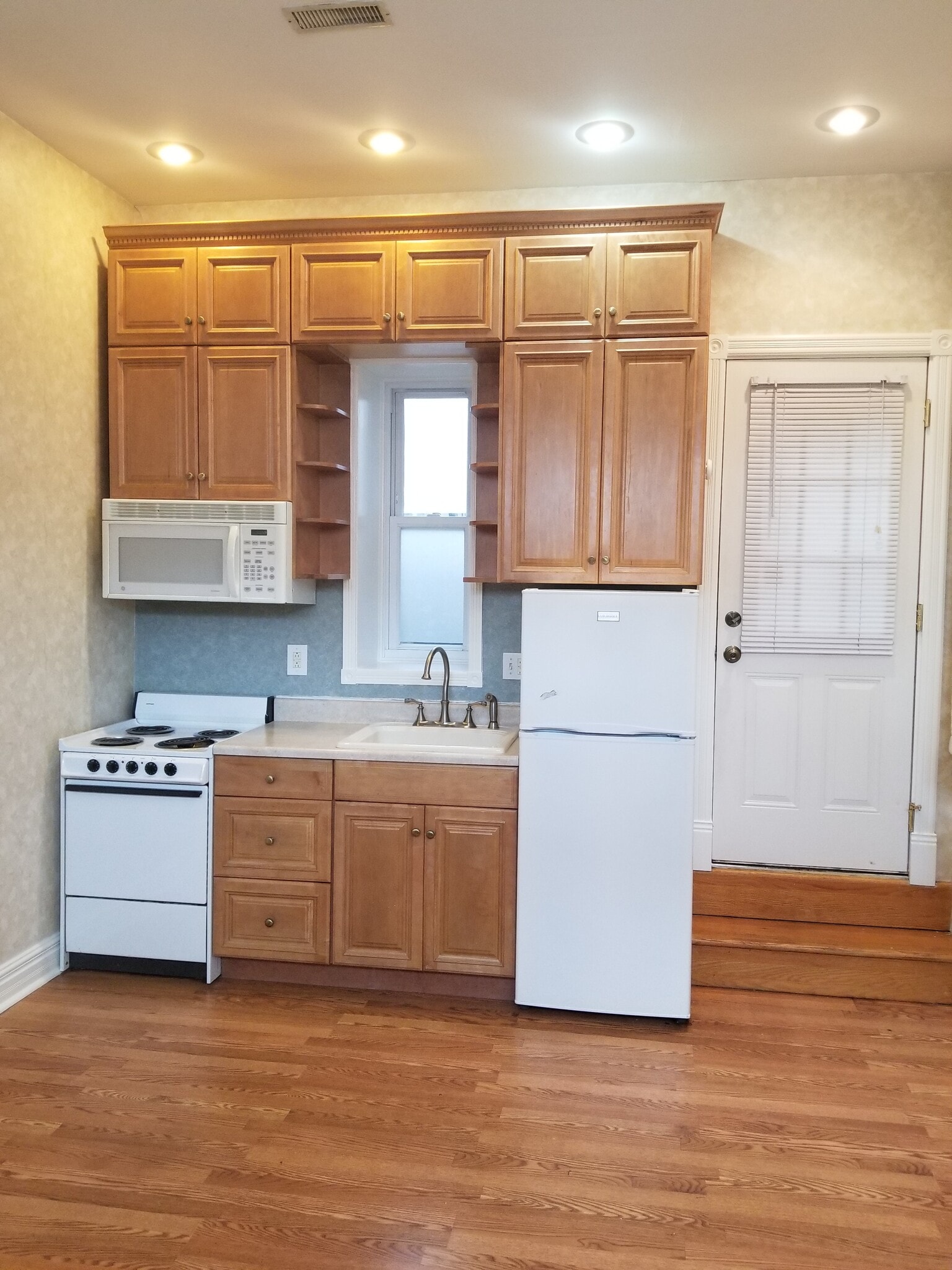 Kitchen & Back door to courtyard - 2342 S Broad St