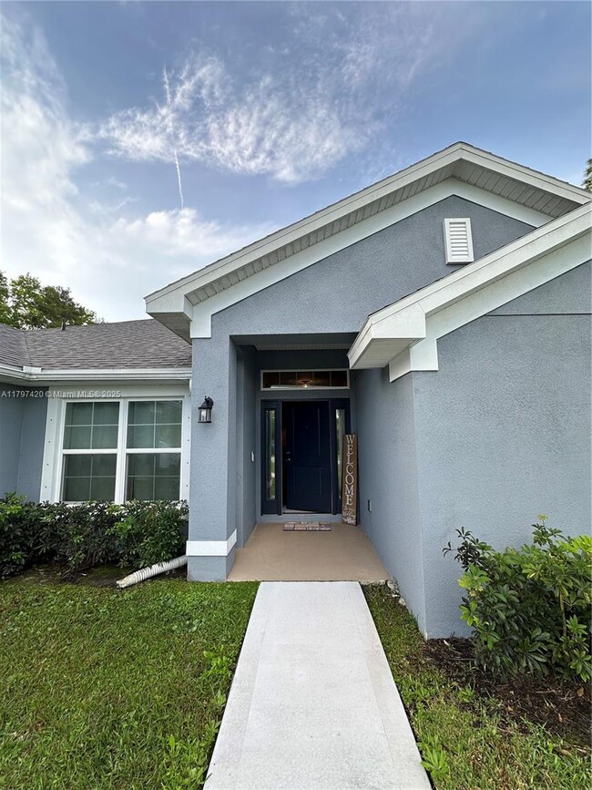 Building Photo - 554 NW Billiar Ave