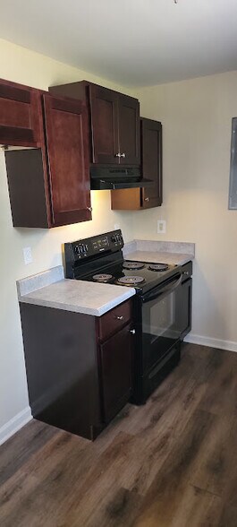 Building Photo - 304 Willow Way