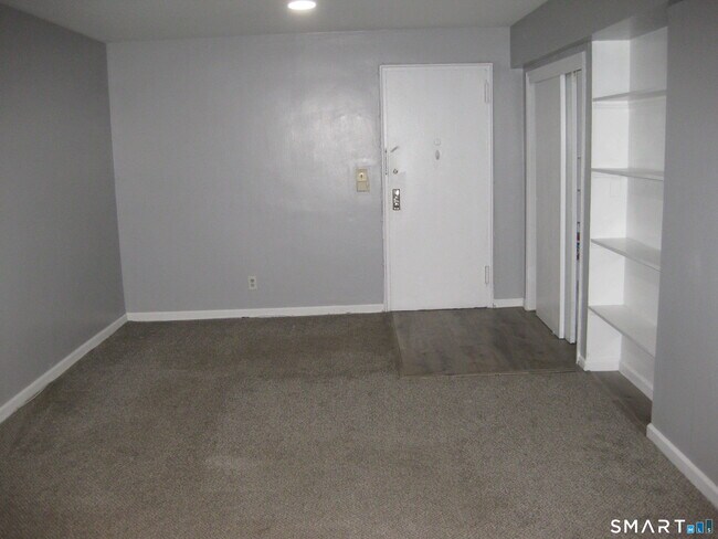 Building Photo - 7 4th St