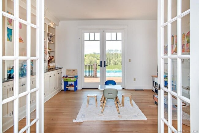 Building Photo - 121 Quaker Hill Rd