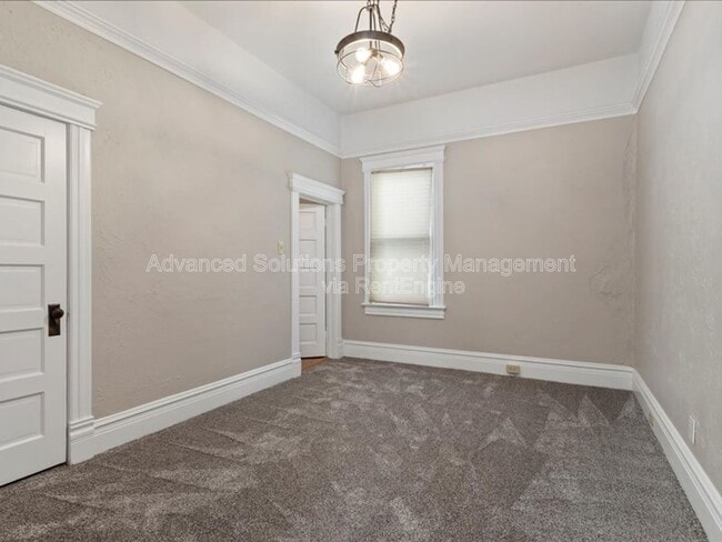 Building Photo - 1120 E 600 S