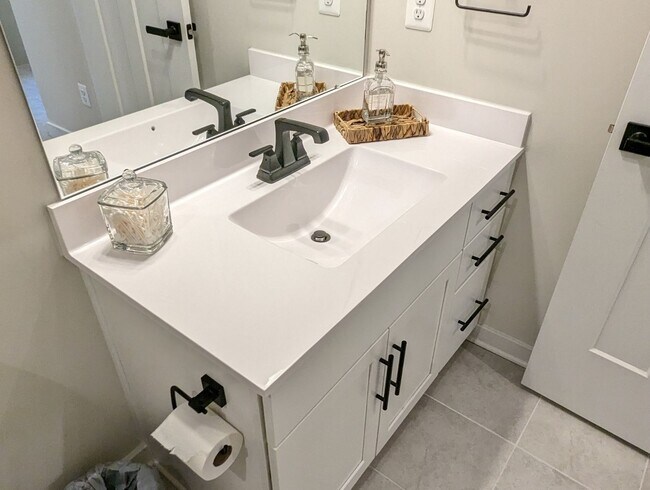 Building Photo - Gorgeous Newer Construction Home (2022) in...