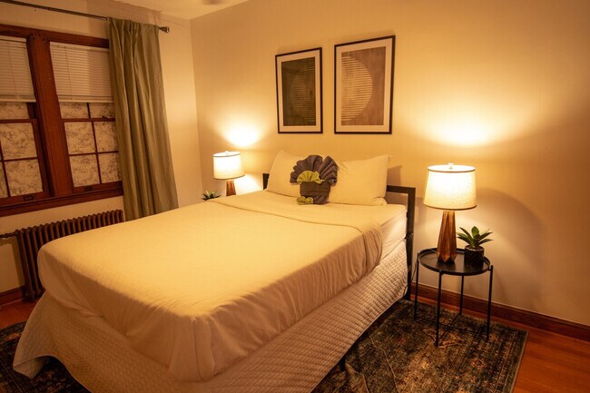 Building Photo - 1514 16th St SE