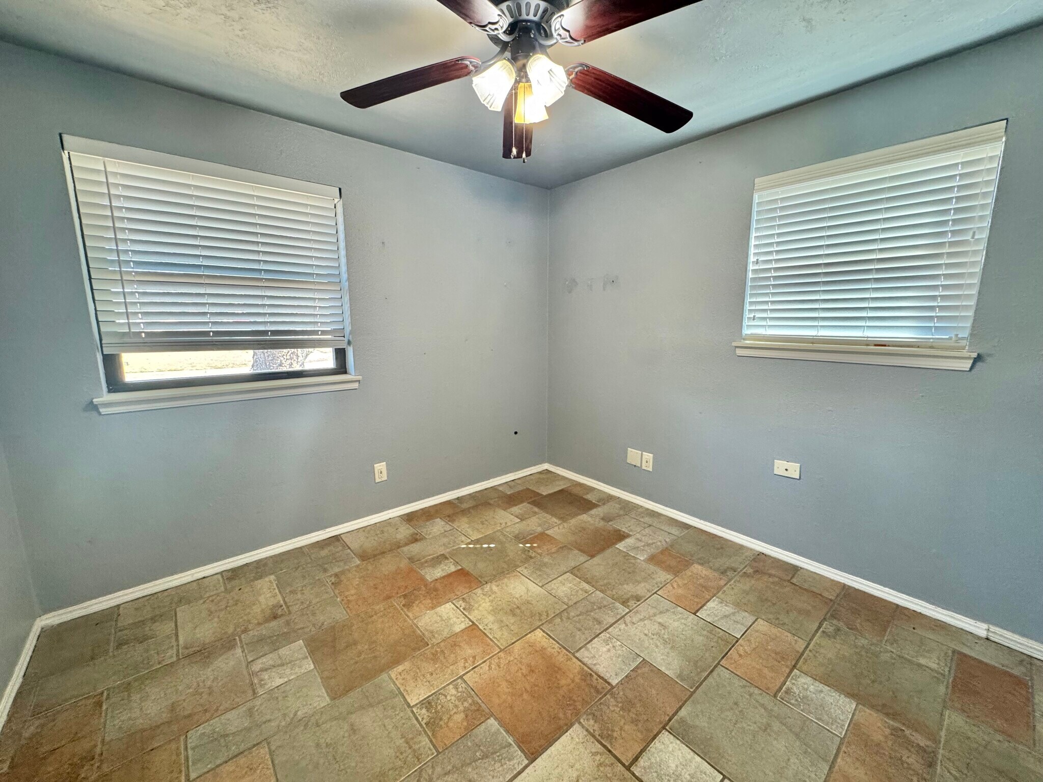 Building Photo - 4200 SE 54th St